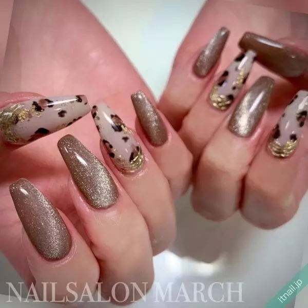 ゴールド マグネットネイル ロマンチックなムードに豪華にフィット ローリエプレス