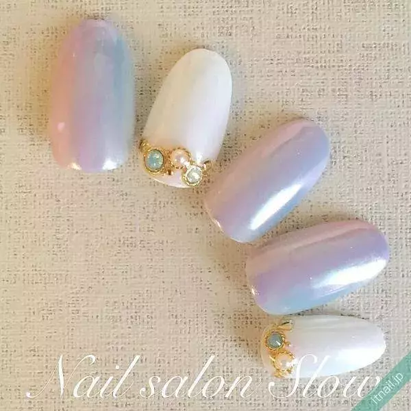 話題沸騰中 オーロラパウダーでアートするネイルデザイン特集 ローリエプレス