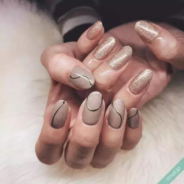 お洒落度高め シンプル 柄デザインで作るアシンメトリーネイル ローリエプレス