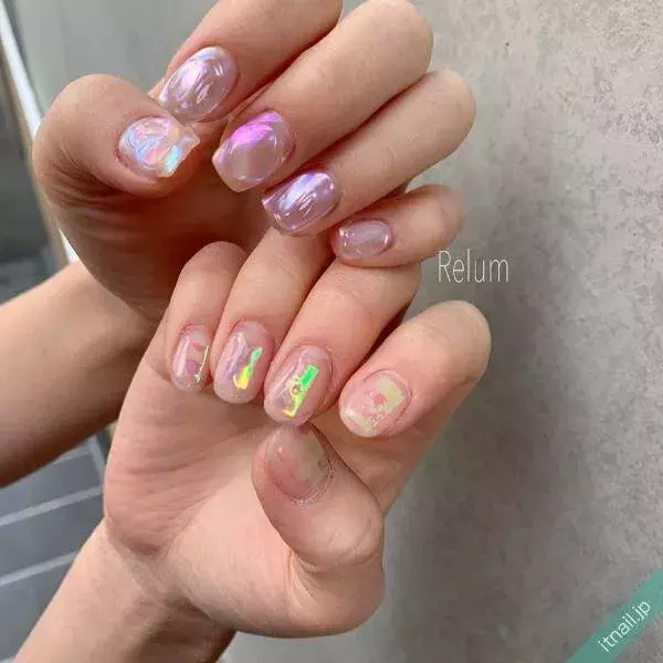 透け感とキラキラで軽やかに クリアベースのオーロラネイル ローリエプレス 透け感とキラキラで軽やかに クリアベースのオーロラネイル ローリエプレス