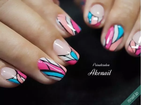 スクエア フレンチネイル 指先を綺麗に見せてくれる組み合わせに注目 ローリエプレス