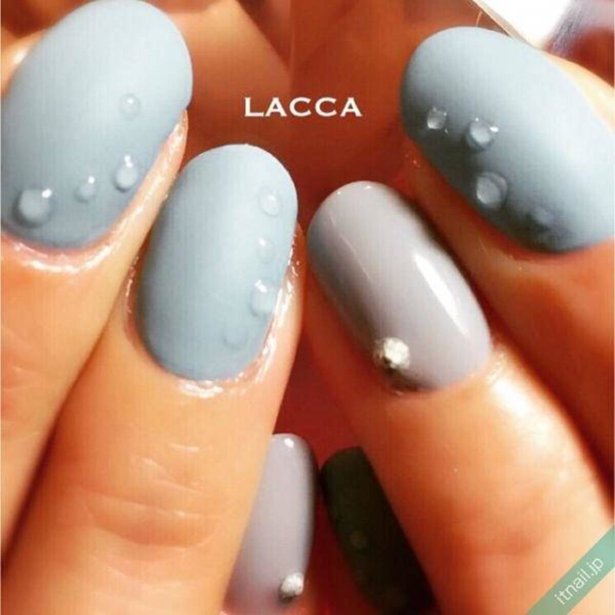 梅雨にハマる 水滴ネイル ぷっくりリアルな水滴がかわいい ローリエプレス