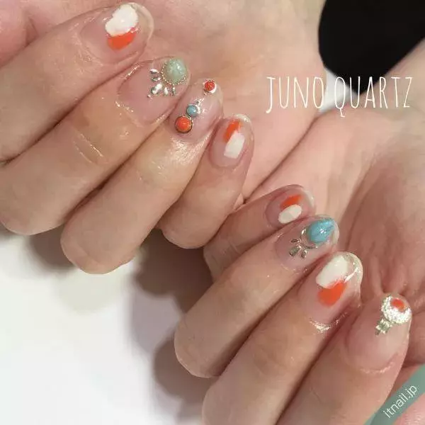 ターコイズネイルが楽しい季節 合わせるカラー別おすすめデザイン ローリエプレス