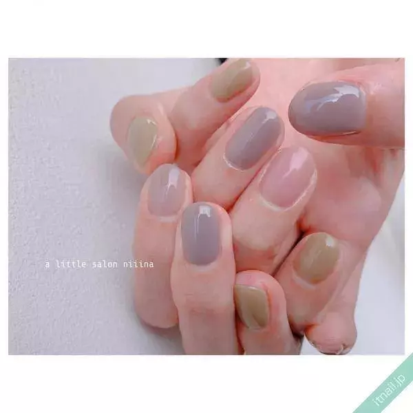 秋冬仕様でも暑苦しくない スモーキーネイルをすっきり仕上げるポイント ローリエプレス 秋冬仕様でも暑苦しくない スモーキーネイルをすっきり仕上げるポイント ローリエプレス