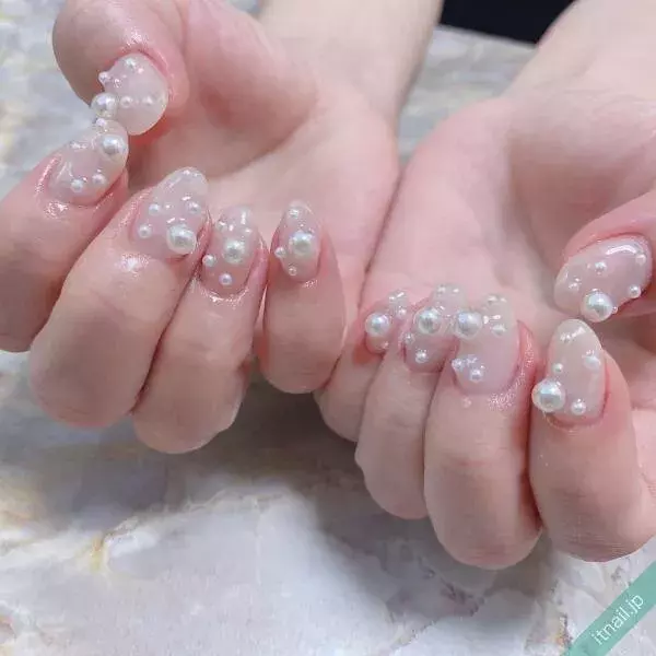 パールネイルいろいろ トレンドに流されない 定番パーツを使ったデザイン8選 ローリエプレス
