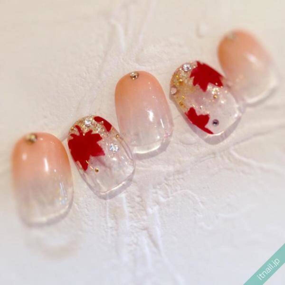 この季節にぴったり 色づく紅葉をアートしたネイルデザイン特集 ローリエプレス