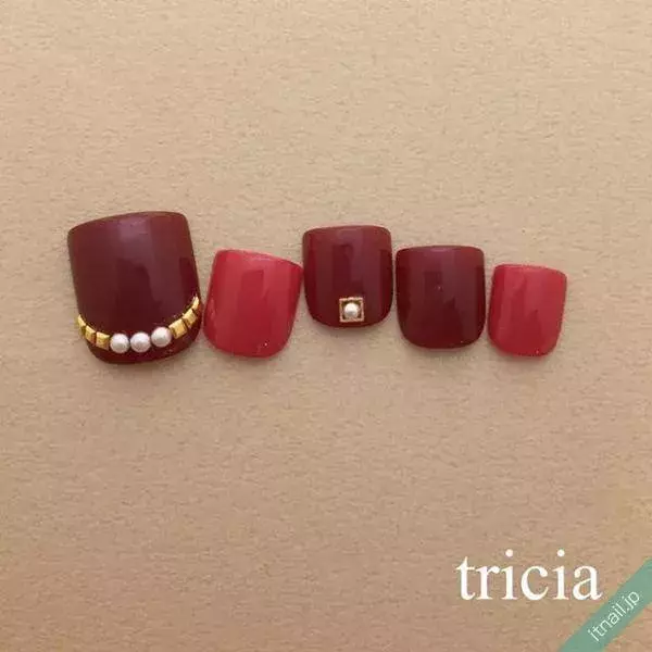 秋のフットネイル 手を抜いてない オシャレに見える上品カラーはコレ ローリエプレス 秋のフットネイル 手を抜いてない オシャレに見える上品カラーはコレ ローリエプレス