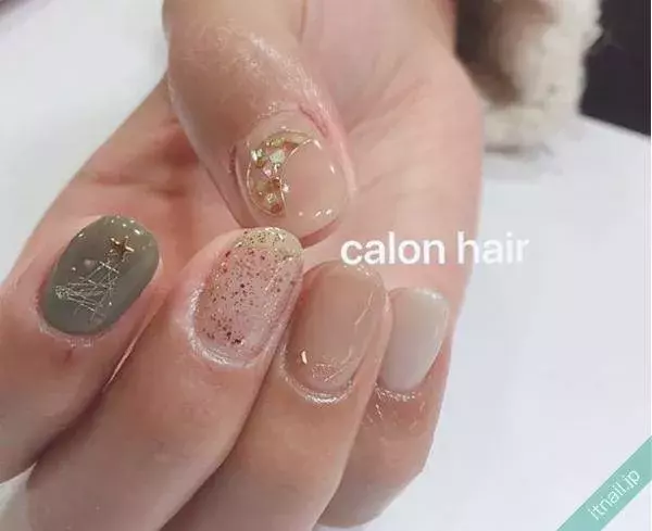 上品な存在感 ムーンネイルでスタイリッシュに取り込む月がおしゃれ ローリエプレス 上品な存在感 ムーンネイルでスタイリッシュに取り込む月がおしゃれ ローリエプレス