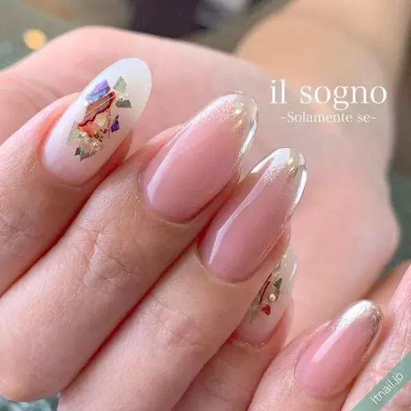 ミラーネイルはじめてさんにも さり気なく楽しめる ミラーグラデーションネイル ローリエプレス
