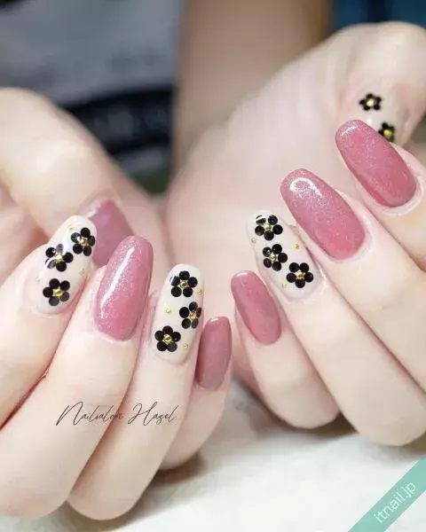 冬のフラワーは大人っぽく シックな 花柄ネイル コレクション ローリエプレス 冬のフラワーは大人っぽく シックな 花柄ネイル コレクション ローリエプレス