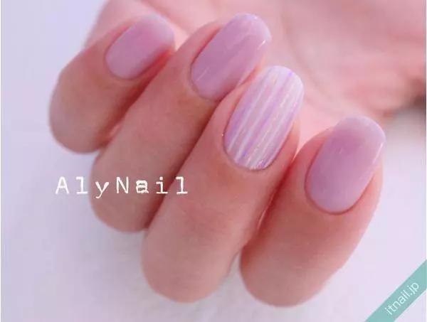 短い爪のコンプレックスに効く 縦ラインのネイルデザイン10選 ローリエプレス