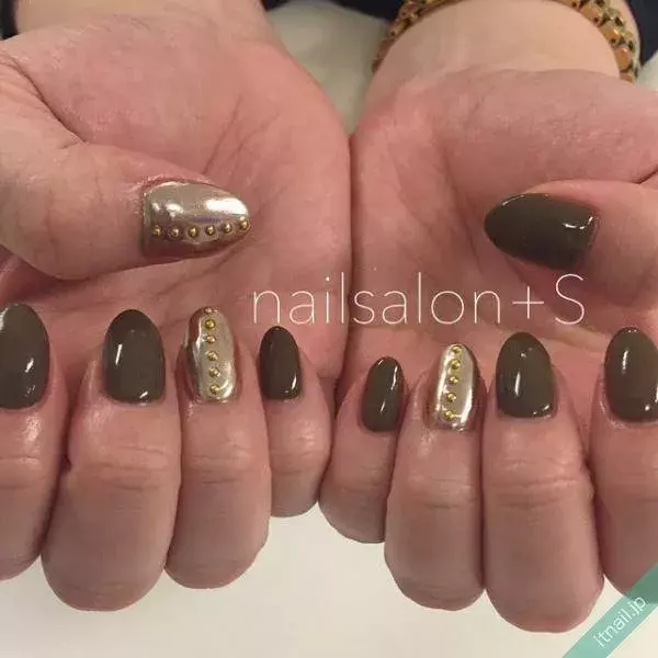 大人女子のお洒落にピッタリ スタッズで作るラインアートネイル ローリエプレス 大人女子のお洒落にピッタリ スタッズで作るラインアートネイル ローリエプレス