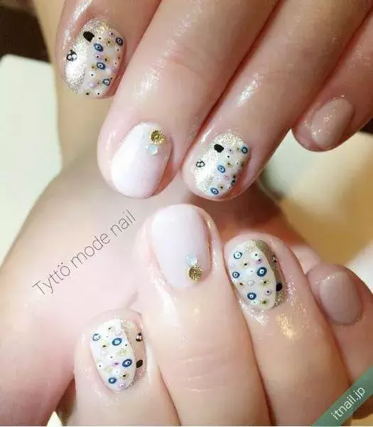 レトロ感あふれる アンニュイなハンド フットネイル 10デザイン ローリエプレス