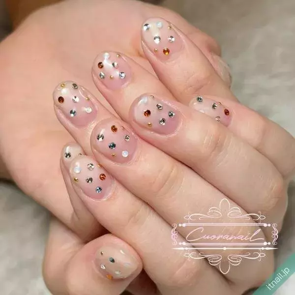 カラーストーンのネイルアレンジ9選 宝石のようなキラキラを爪先に ローリエプレス