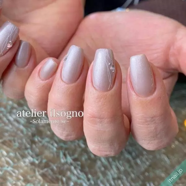 使い勝手バツグン ブリオンを使ったネイルデザイン10選 使い方のコツもご紹介 ローリエプレス 使い勝手バツグン ブリオンを使ったネイルデザイン10選 使い方のコツもご紹介 ローリエプレス