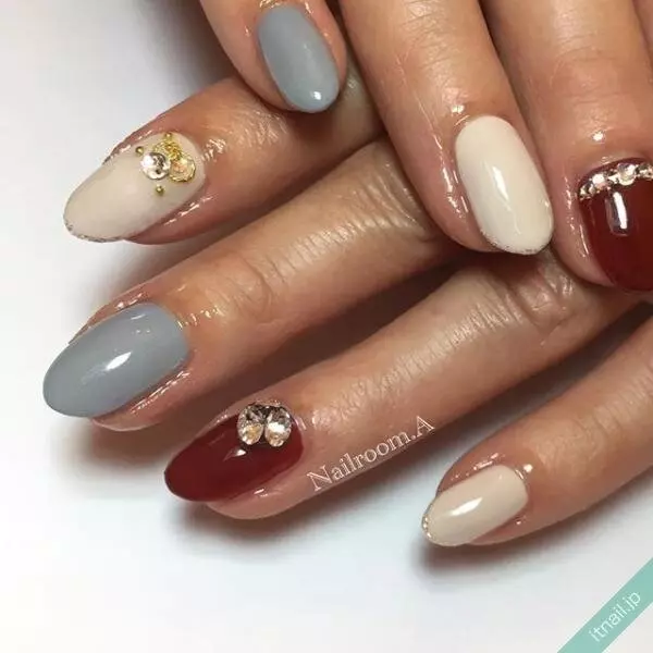 この秋冬はモードにきめる ブルーグレーネイル デザイン９選 ローリエプレス