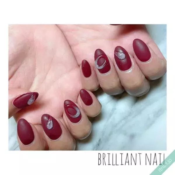 やっぱり華やか 赤ネイル のかわいいデザインアレンジ10選 ローリエプレス