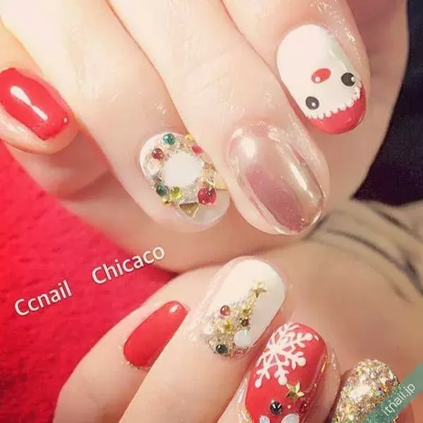 セルフでも簡単 リースをアートしてつくるクリスマスネイル5選 ローリエプレス セルフでも簡単 リースをアートしてつくるクリスマスネイル5選 ローリエプレス