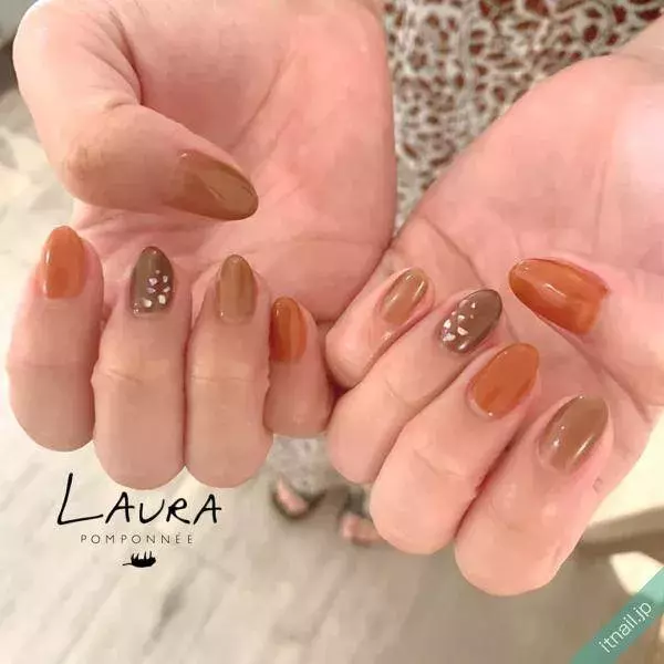 ほろ苦い甘さを表現 キャラメル色ネイル が大人可愛い ローリエプレス