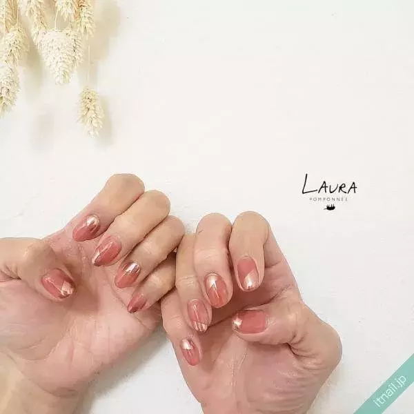 センスに差がつく ナチュラルな色合い のネイルデザイン10選 ローリエプレス センスに差がつく ナチュラルな色合い のネイルデザイン10選 ローリエプレス