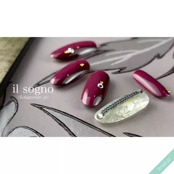 チェーン使いが決め手 大人の美ネイル特集 ローリエプレス チェーン使いが決め手 大人の美ネイル特集 ローリエプレス