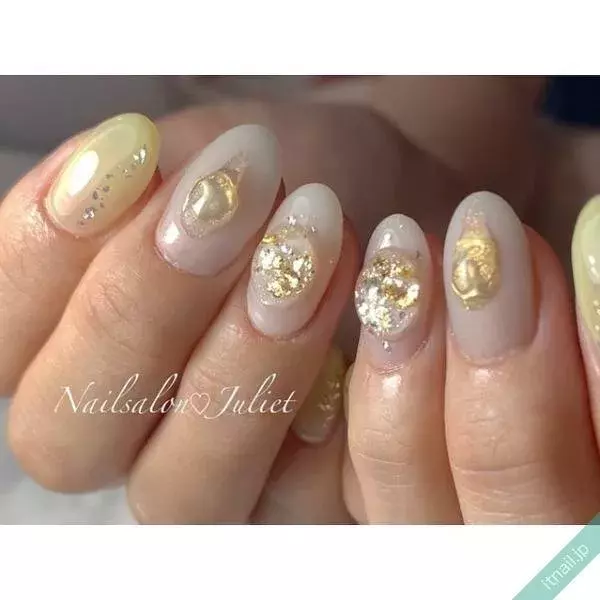 グレー イエロー のネイルがおしゃれ この秋おすすめのデザインまとめ ローリエプレス