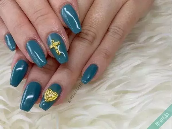 おしゃれ見えする 青みグリーンネイル 特集 こなれ感upな指先へ ローリエプレス