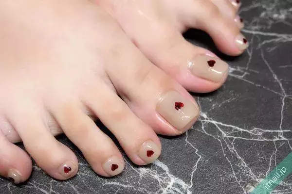 足元美人はネイルから ナチュラルスキンカラーのフットネイル5選 ローリエプレス 足元美人はネイルから ナチュラルスキンカラーのフットネイル5選 ローリエプレス