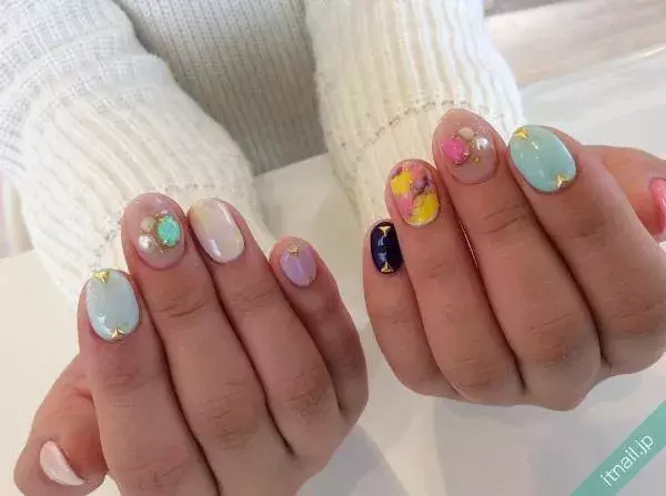 大人も楽しめる カラフルに彩るpopネイル ローリエプレス