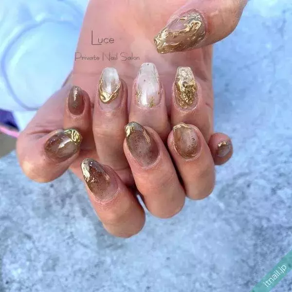 パーティーや和装にもok ゴールド系ニュアンスネイル で大人の華やかスタイル ローリエプレス パーティーや和装にもok ゴールド系ニュアンスネイル で大人の華やかスタイル ローリエプレス