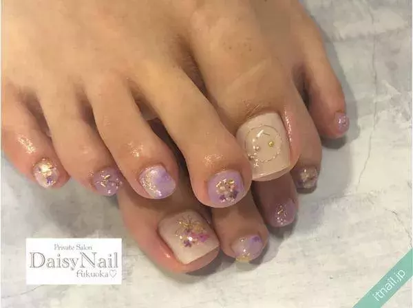 にこっと癒されよう 大人かわいい スマイルフットネイル 8選 ローリエプレス にこっと癒されよう 大人かわいい スマイルフットネイル 8選 ローリエプレス