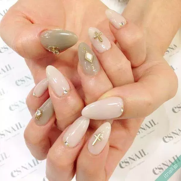 大人気 華奢な 女の子クロスモチーフ のネイルがかわいい ローリエプレス