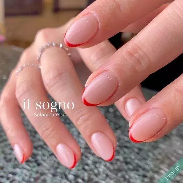 爪が小さいコンプレッスにも効く スキニーフレンチ のネイルデザイン10選 ローリエプレス