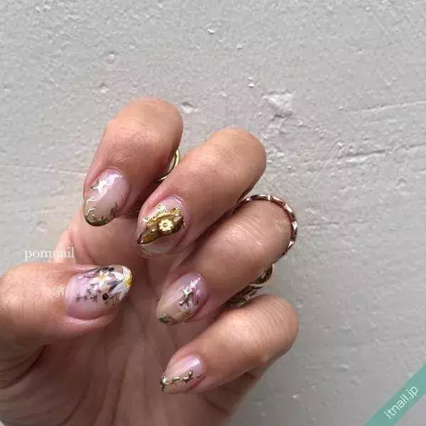 レトロな雰囲気が ヴィンテージフラワーのネイルデザイン特集 ローリエプレス