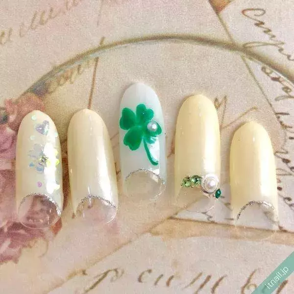 縁起良し クローバーネイルで幸運を引き寄せて ローリエプレス 縁起良し クローバーネイルで幸運を引き寄せて ローリエプレス