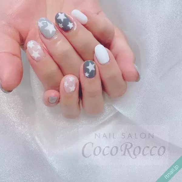 星モチーフ 大人っぽく楽しむ スターネイル 8選 ローリエプレス