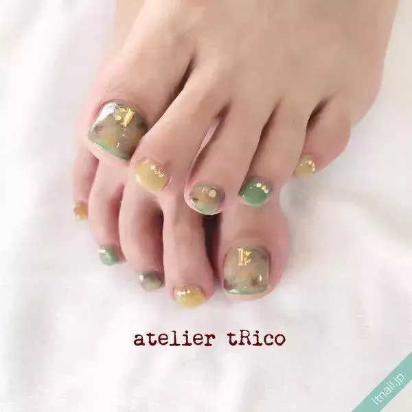 イエロー グリーンのネイル が最高におしゃれ ハンド フットデザイン集21 ローリエプレス