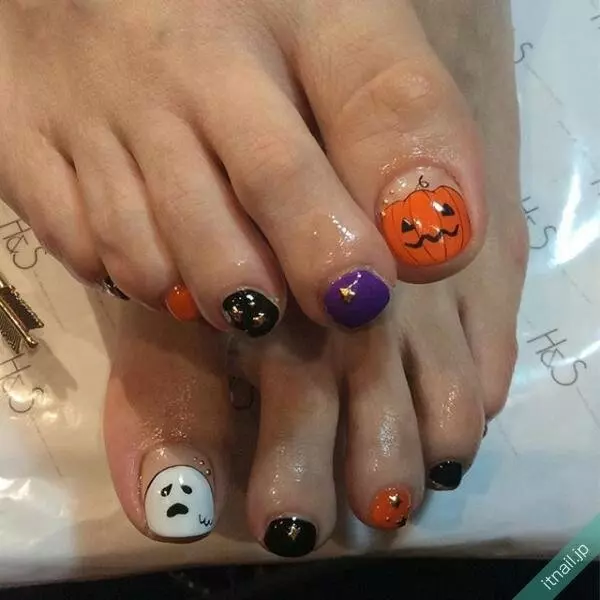 ハンドでもフットでも ハロウィンネイル でイベントを指先から楽しむ ローリエプレス