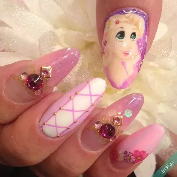 ハンドもフットも ラプンツェル風ネイルが とにかくかわいい ローリエプレス