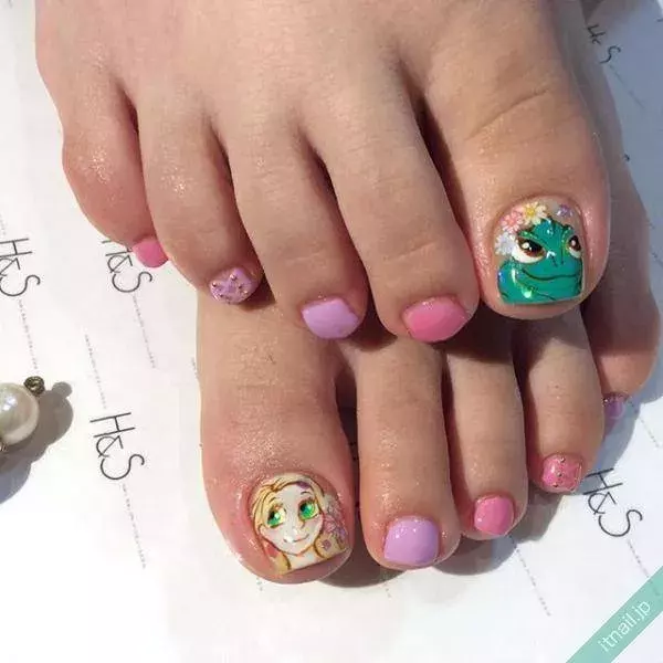 ハンドもフットも ラプンツェル風ネイルが とにかくかわいい ローリエプレス ハンドもフットも ラプンツェル風ネイルが とにかくかわいい ローリエプレス
