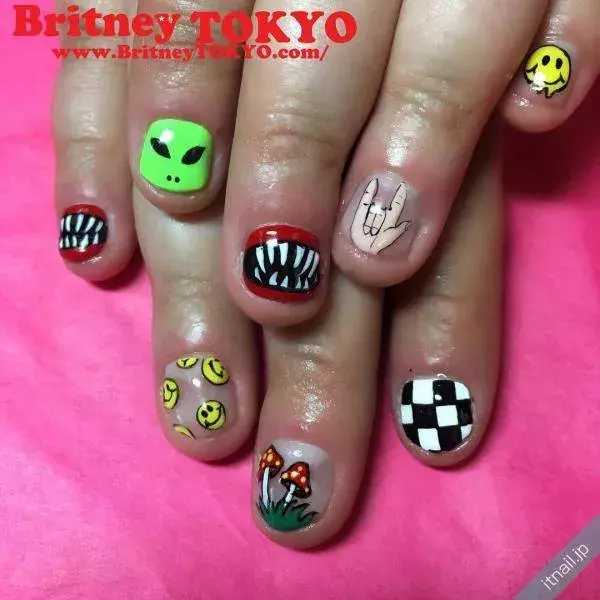 個性派 ほっこりまで きのこを描いたネイルが可愛い ローリエプレス 個性派 ほっこりまで きのこを描いたネイルが可愛い ローリエプレス