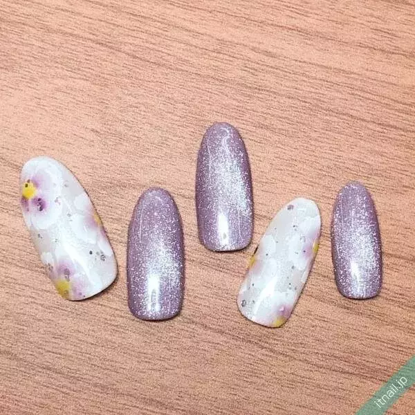 ラベンダーや押し花で上品に 紫 がポイントのフラワーネイル7選 ローリエプレス