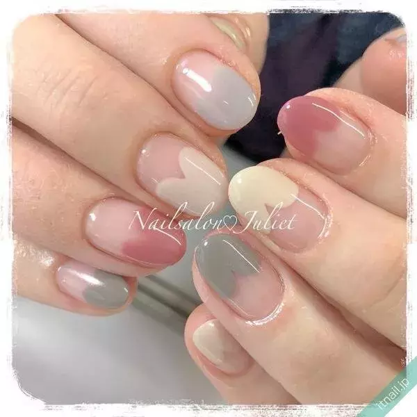 カラフルに秋モード スモーキーネイル の秋配色デザイン９選 ローリエプレス