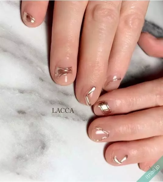 トレンドno 1はこれ メタリックアート のネイルデザイン集 ローリエプレス