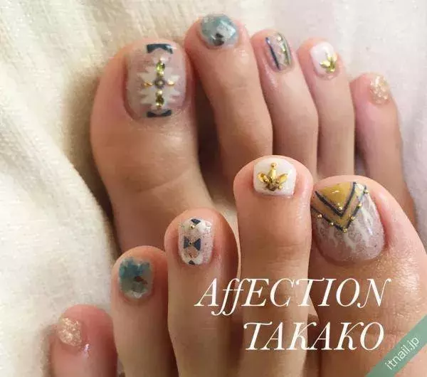 足元のお洒落を楽しんで オルテガ柄を描いたフットネイル特集 ローリエプレス