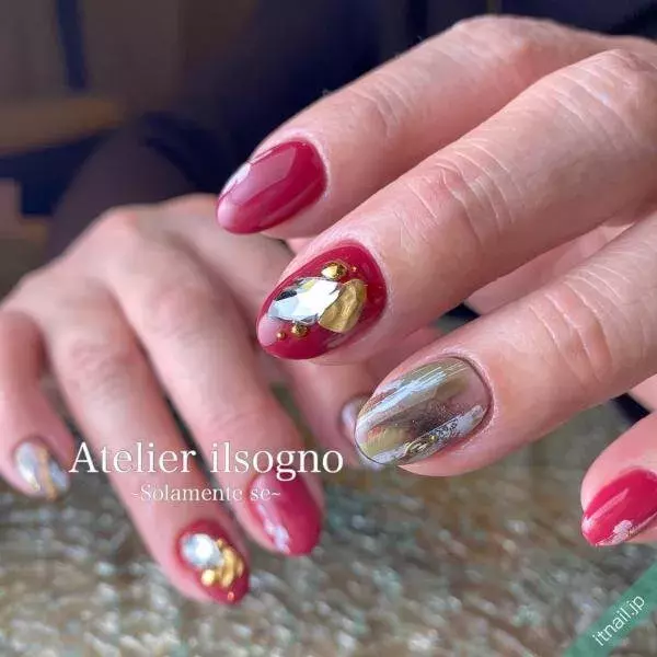 赤 緑 で彩る冬の大人ネイル12選 クリスマスも意識しちゃおう ローリエプレス 赤 緑 で彩る冬の大人ネイル12選 クリスマスも意識しちゃおう ローリエプレス