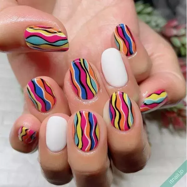 視線をクギづけ 個性的なネイルで指先に遊び心をプラス ローリエプレス