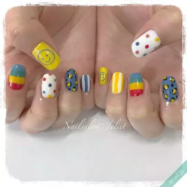 The 元気印 ニコちゃんネイル で明るい指先に ローリエプレス The 元気印 ニコちゃんネイル で明るい指先に ローリエプレス