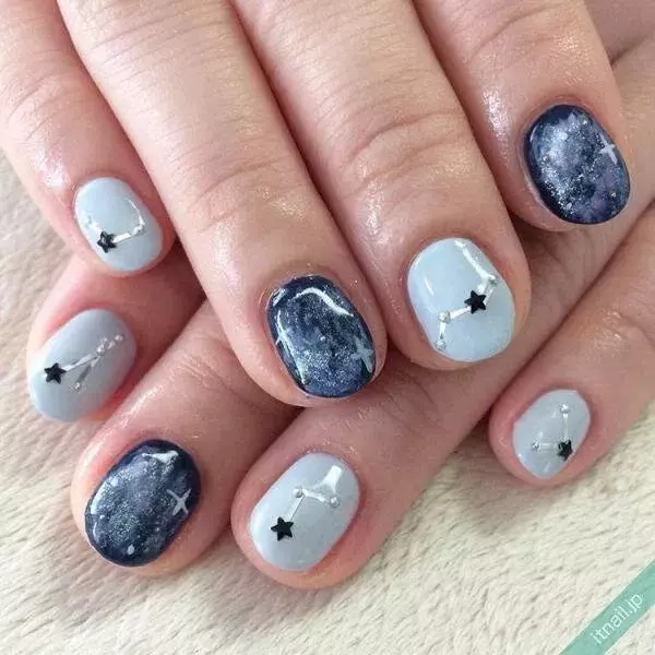 しっとり美しい 秋の夜長をイメージした星空ネイル ローリエプレス しっとり美しい 秋の夜長をイメージした星空ネイル ローリエプレス