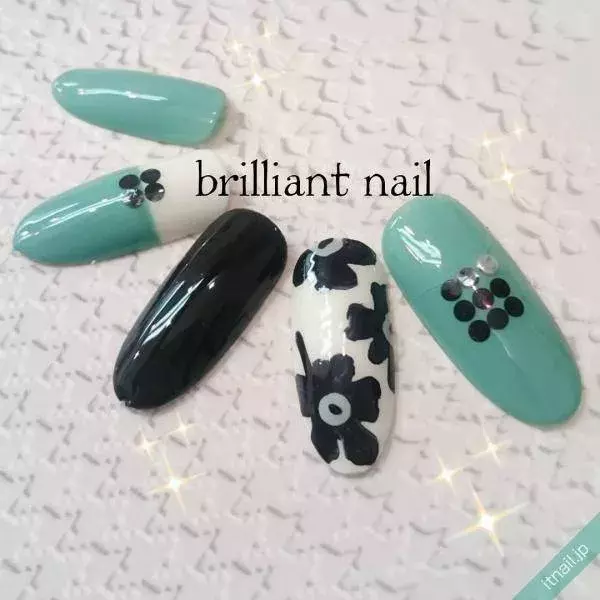 春夏の美色 エメラルドグリーンのハンド フットネイル ローリエプレス 春夏の美色 エメラルドグリーンのハンド フットネイル ローリエプレス